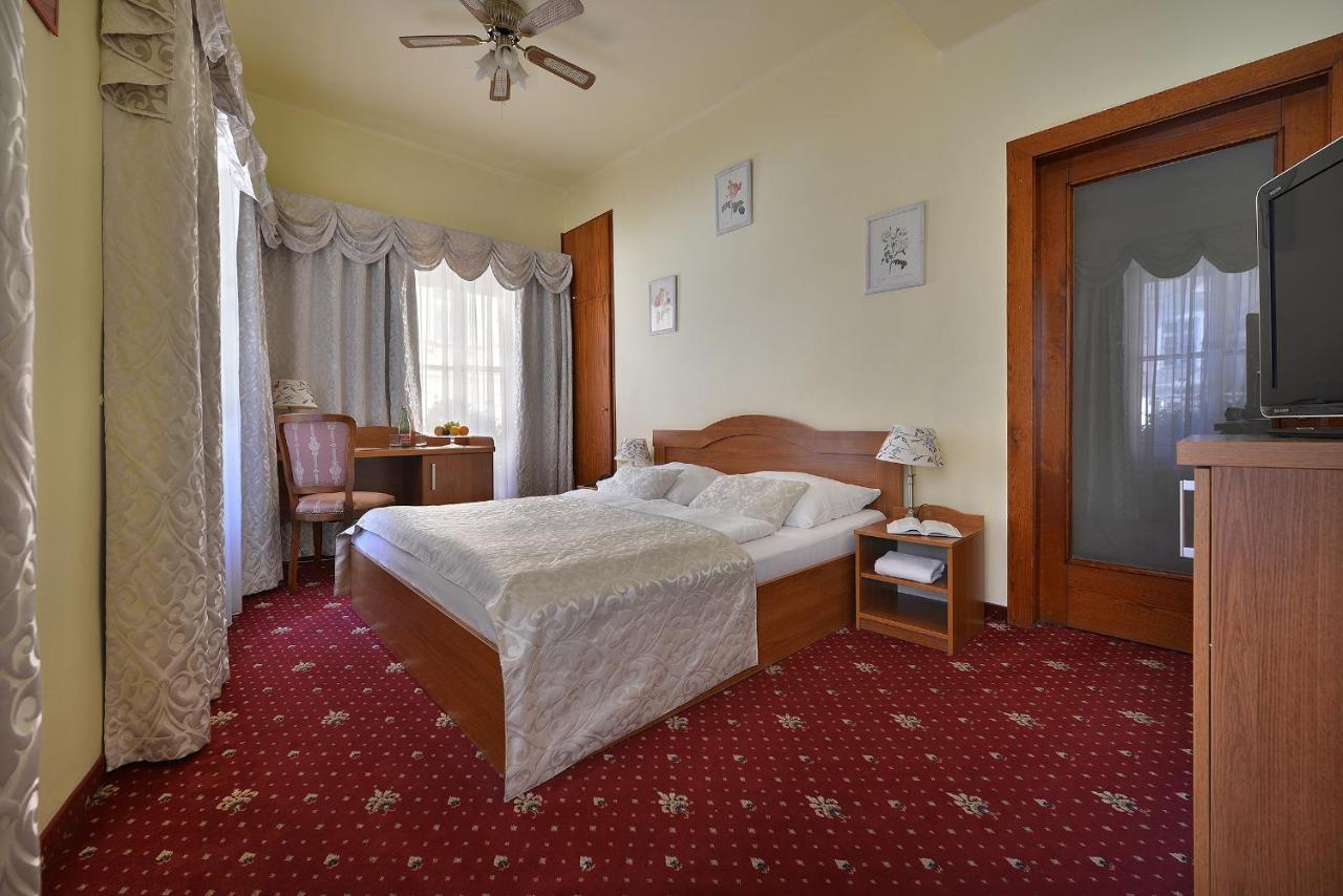 Hotel U 3 Pstrosu Prag Dış mekan fotoğraf